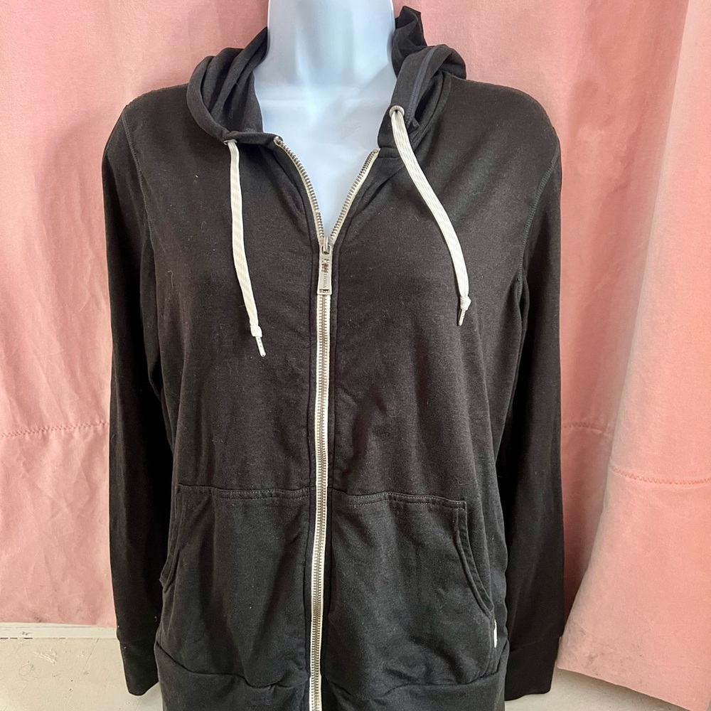 Vuori Halo Performance Hoodie 2.0 in Heather Black- missing one zipper tooth!
